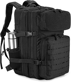 Accesorios esenciales para mochilas tácticas en trekking familiar